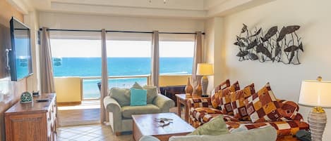 Condo, 2 Bedrooms | Living area