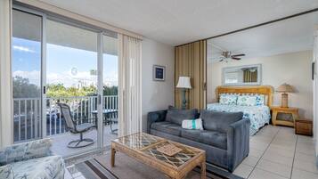 Condo, 1 Bedroom | Living area