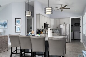 House, 4 Bedrooms | Dapur peribadi | Peti sejuk, ketuhar, pembancuh kopi/teh, pembakar roti 