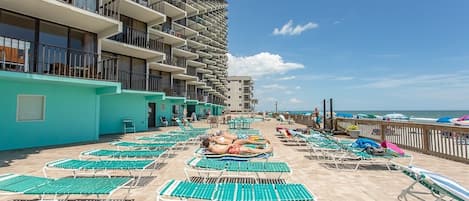 Condo, 2 Bedrooms | Property grounds