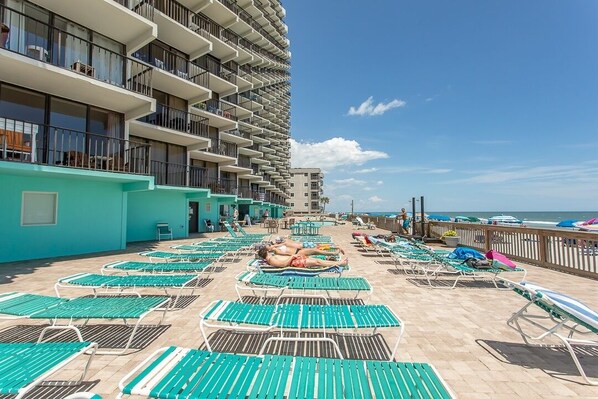 Condo, 2 Bedrooms | Property grounds