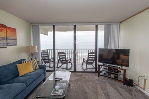 Leilighet, 2 soverom | Oppholdsområde | Smart-TV