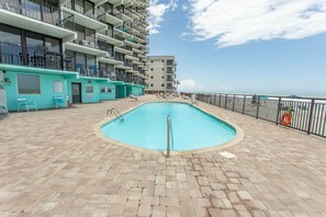 Leilighet, 2 soverom | Basseng | Innendørsbasseng og et oppvarmet basseng