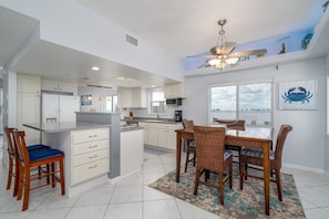 Dining - Casa Marina 654 - 4321 Bay Beach Lane 2 Bedroom Condo by RedAwning (Fort Myers Beach)