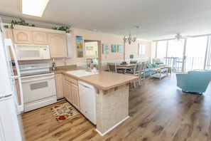 Condo, 3 Bedrooms | Private kitchen | Fridge, oven, coffee/tea maker, toaster