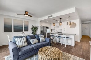 TV - Luxury Resort-style Condo with Amazing Views in a Prime Location (Sarasota)