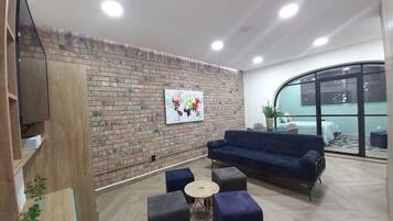 Habitación Confort | Edredón, caja de seguridad en la habitación y muebles diferentes
