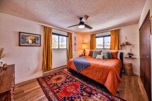 2 bedrooms, iron/ironing board, travel cot, free WiFi