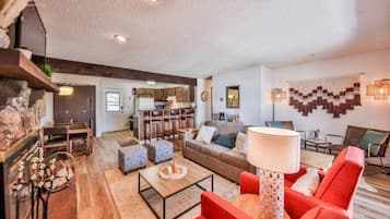 Smart-TV, peis og bøker