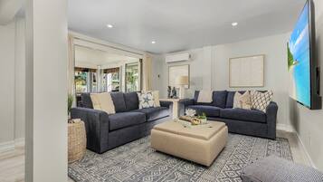 House, 4 Bedrooms | Living area