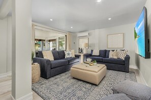 House, 4 Bedrooms | Living area