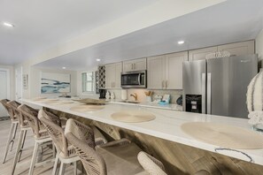 House, 4 Bedrooms | Private kitchen | Fridge, oven, coffee/tea maker, toaster