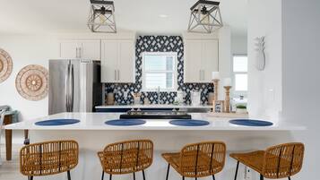 House, 4 Bedrooms | Private kitchen | Fridge, oven, coffee/tea maker, toaster