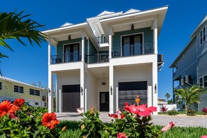 House, 5 Bedrooms | Exterior