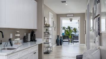 House, 5 Bedrooms | Private kitchen | Fridge, oven, coffee/tea maker, toaster