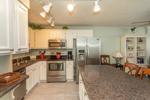 Condo, 1 Bedroom | Private kitchen | Fridge, oven, coffee/tea maker, toaster