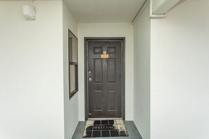 Condo, 2 habitaciones | Entrada interior