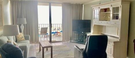 コンドミニアム 1 ベッドルーム | リビング エリア