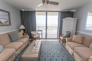 Condo, 2 Bedrooms | Living area
