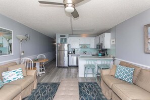 Condo, 2 Bedrooms | Living area
