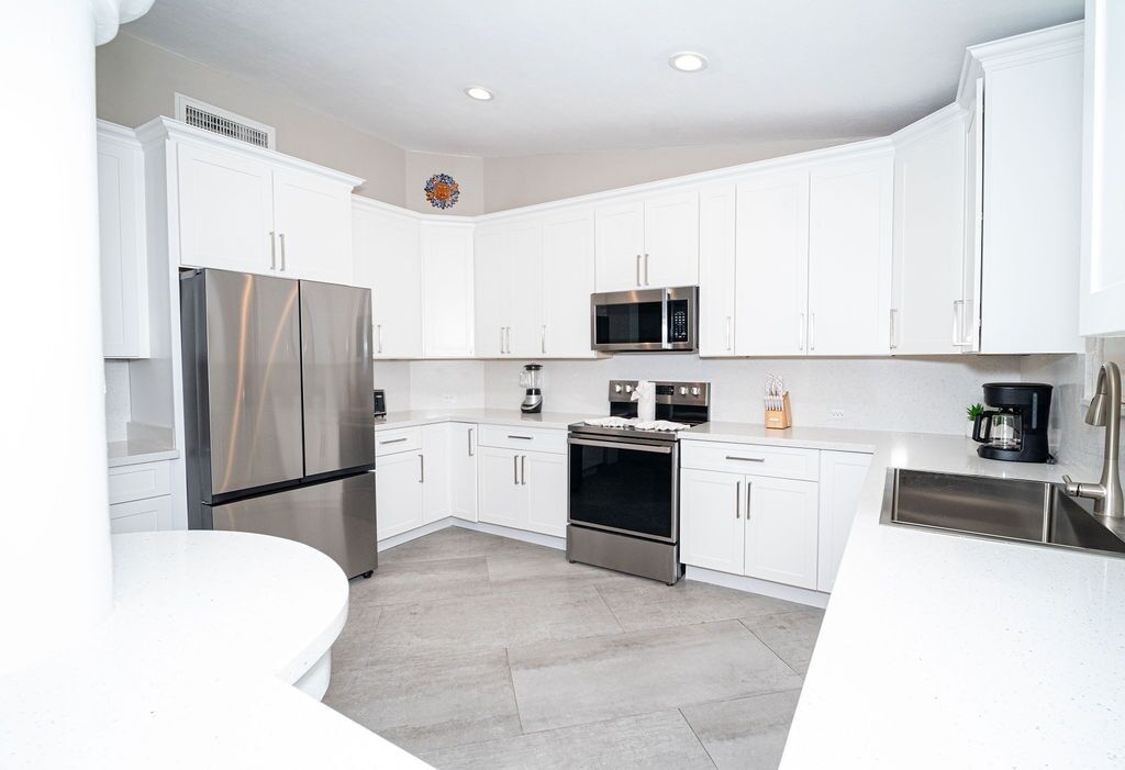 Villa, 3 Bedrooms | Private kitchen | Fridge, oven, coffee/tea maker, toaster