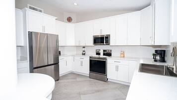 Villa, 3 Bedrooms | Private kitchen | Fridge, oven, coffee/tea maker, toaster