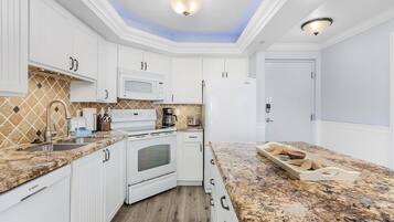 Condo, 2 Bedrooms | Private kitchen