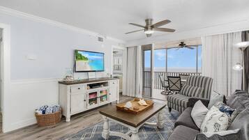 Condo, 2 Bedrooms | Living area