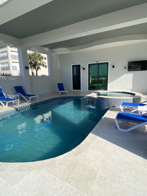 Casa, 4 habitaciones | Piscina | Una piscina al aire libre, una piscina climatizada