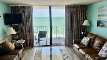 Condo, 2 quartos | Área de estar