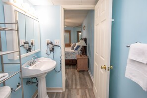 Condo, 2 Bedrooms | Bathroom | Towels