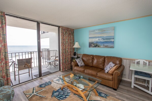 Condo, 2 Bedrooms | Living area
