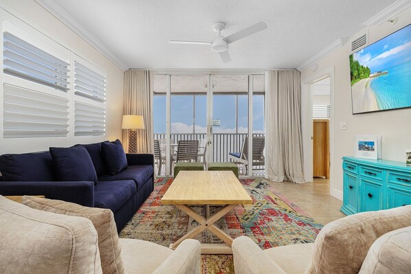 Condo, 2 chambres | Aire de séjour