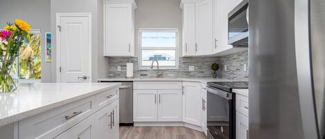 House, 3 Bedrooms | Private kitchen | Fridge, oven, coffee/tea maker, toaster