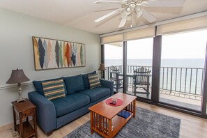 Condo, 2 Bedrooms | Living area