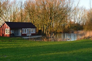 Exterior - Fantastic thatched cottage with lake and sauna (Rodenäs)