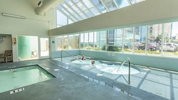 Appart'hÎtel, 2 chambres | Piscine | Piscine couverte, piscine chauffée