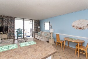 Condo, 2 Bedrooms | Interior