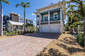 Exterior - Beautiful Home With Private Pool On The North End Of Fort Myers Beach! 4 Bedroom Home by RedAwning (Fort Myers Beach)