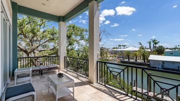 House, 5 Bedrooms | Balcony view