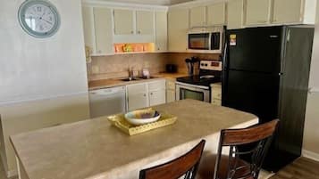 Apartment, 1 Schlafzimmer | Eigene Küche | Kühlschrank, Ofen, Wasserkocher mit Kaffee-/Teezubehör, Toaster