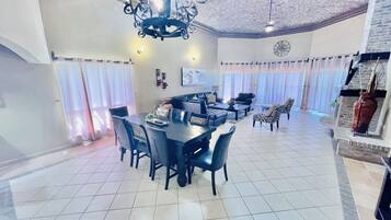 Villa, 3 Bedrooms | Dining