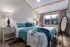 11 bedrooms, travel cot, free WiFi, bed sheets