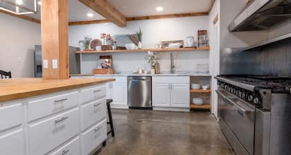 Spacious 11 Bdrm Lodge on edge of Clearwater Ntl Forest