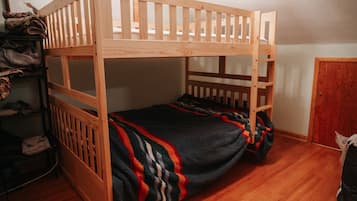 5 bedrooms, WiFi, bed sheets