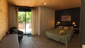 4 bedrooms, iron/ironing board, travel cot, free WiFi - New villa, swimming pool, exceptional view, beach 10mn and natural swimming pools 5mn (STE LUCIE DE PORTO VECCHIO)