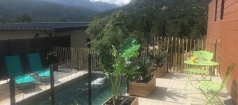 New villa, swimming pool, exceptional view, beach 10mn and natural swimming pools 5mn