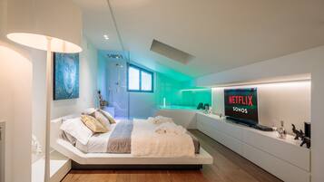 5 Schlafzimmer, Schreibtisch, Bügeleisen/Bügelbrett, WLAN