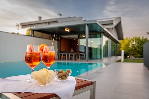 [LUXURY] VILLA Rubin with POOL, GYM & SPA