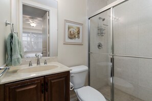 Condo, 1 phòng ngủ | Phòng tắm | Khăn tắm